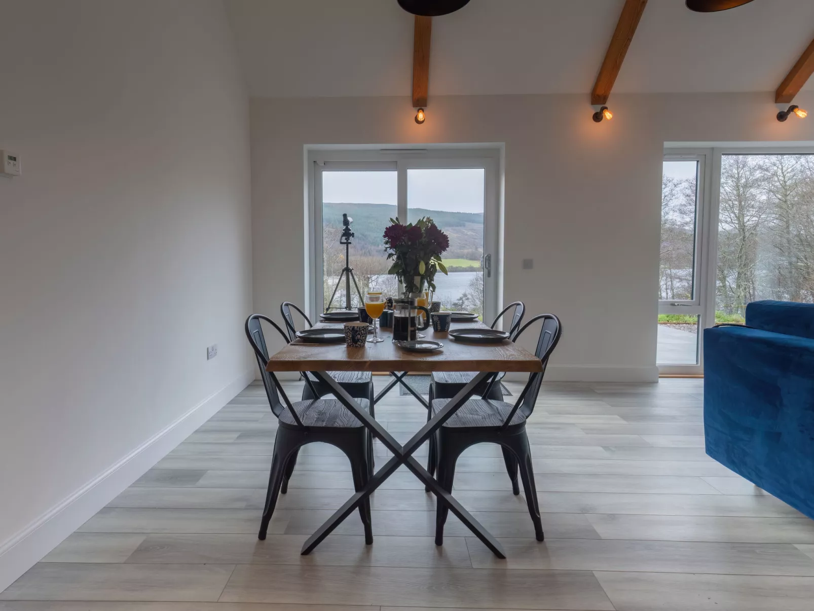 Loch View-Inside