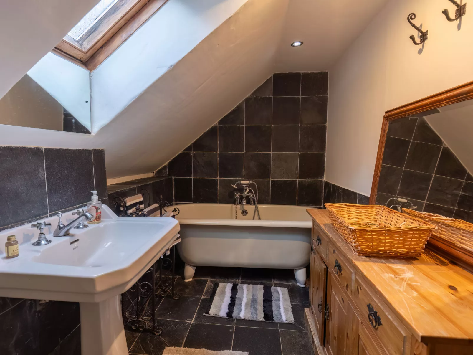East Balcraggan-Inside