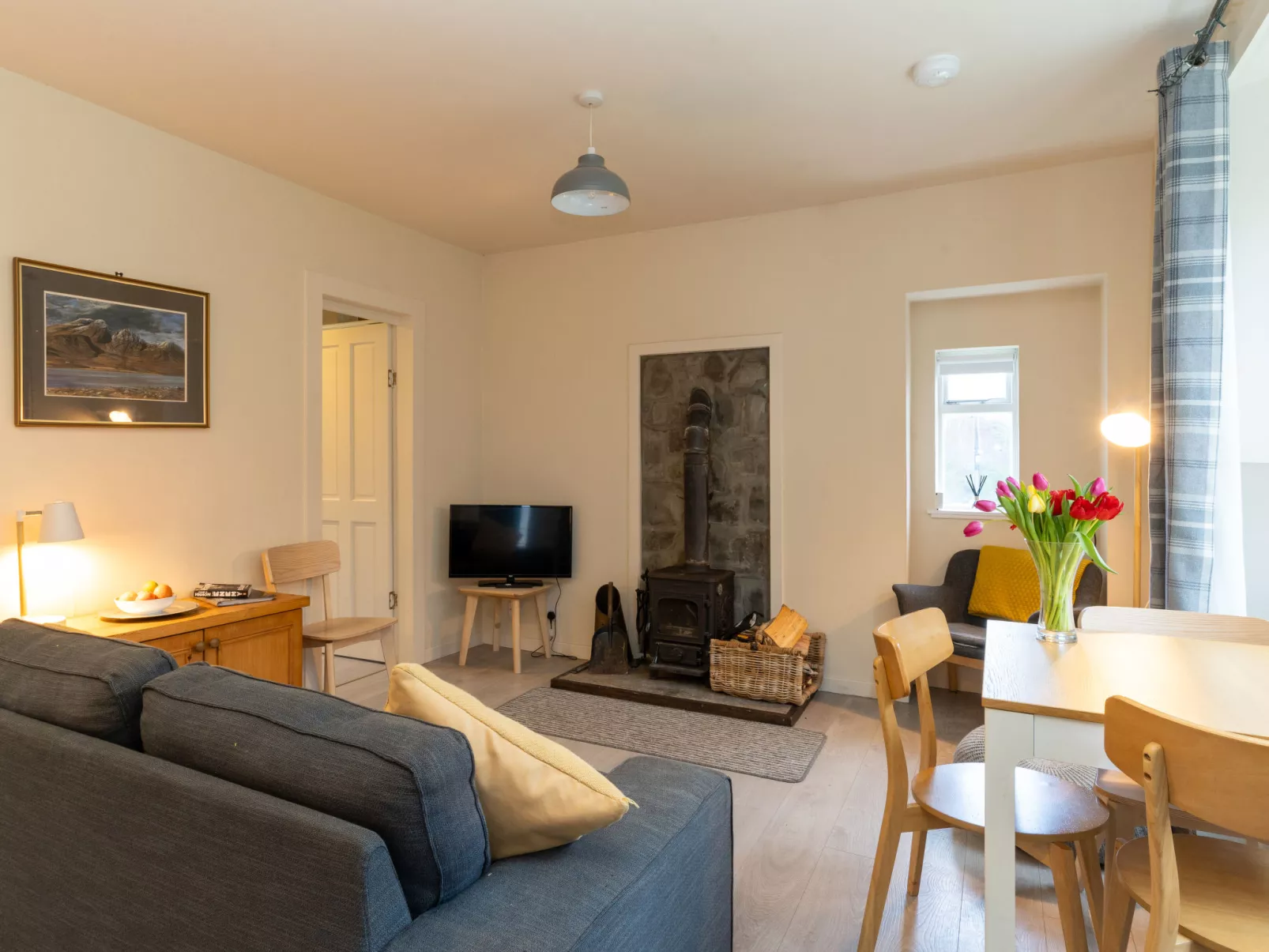 2 Railway Cottage-Inside