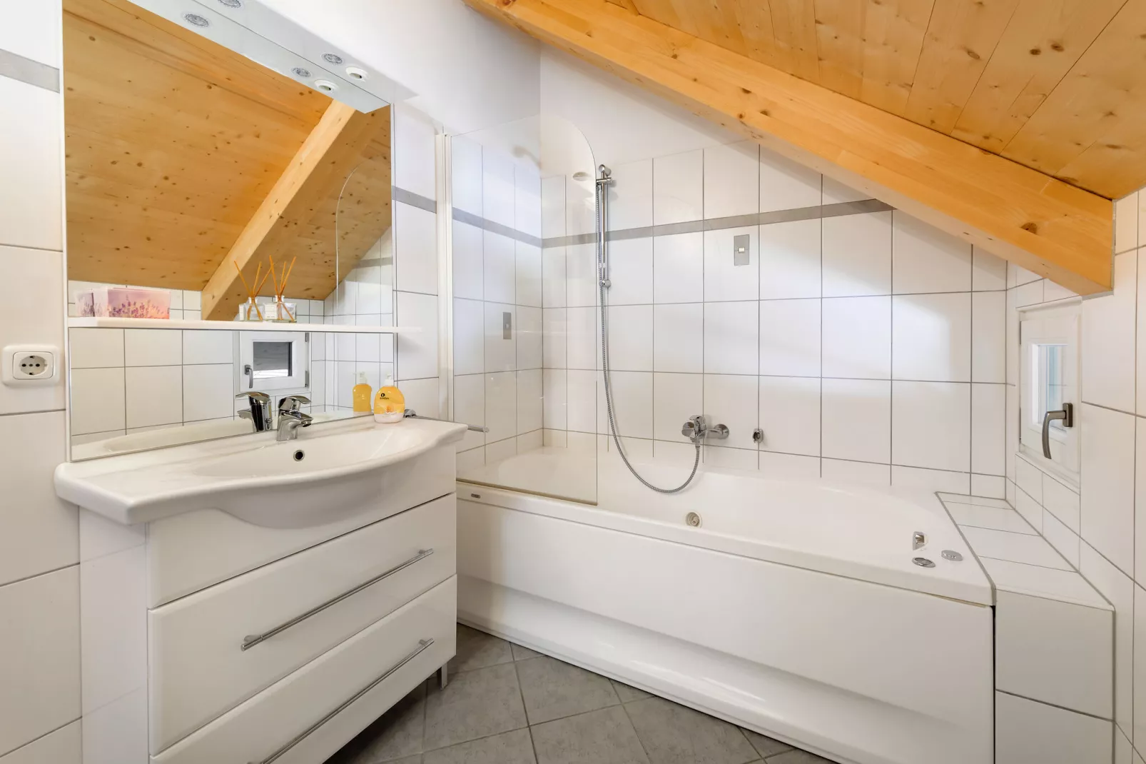 Chalet Zuckerhütl-Bathroom