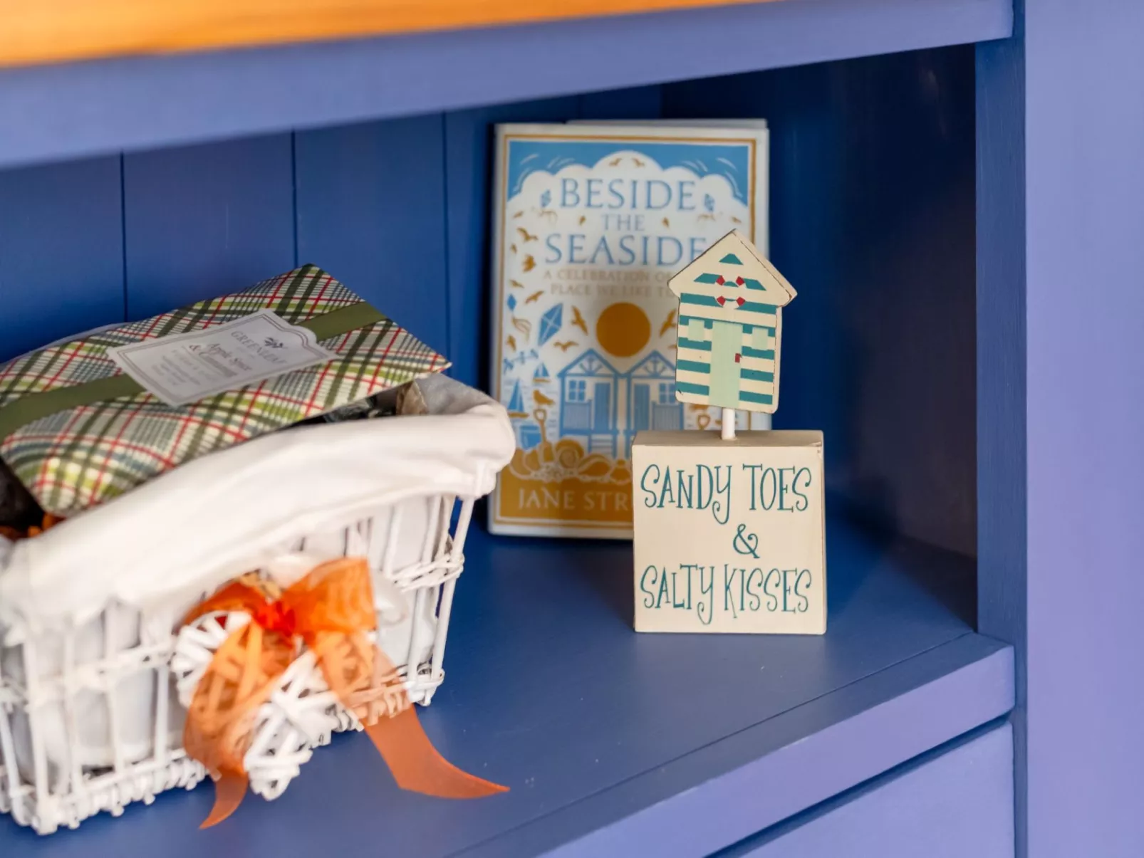 Marshmallow House-Inside