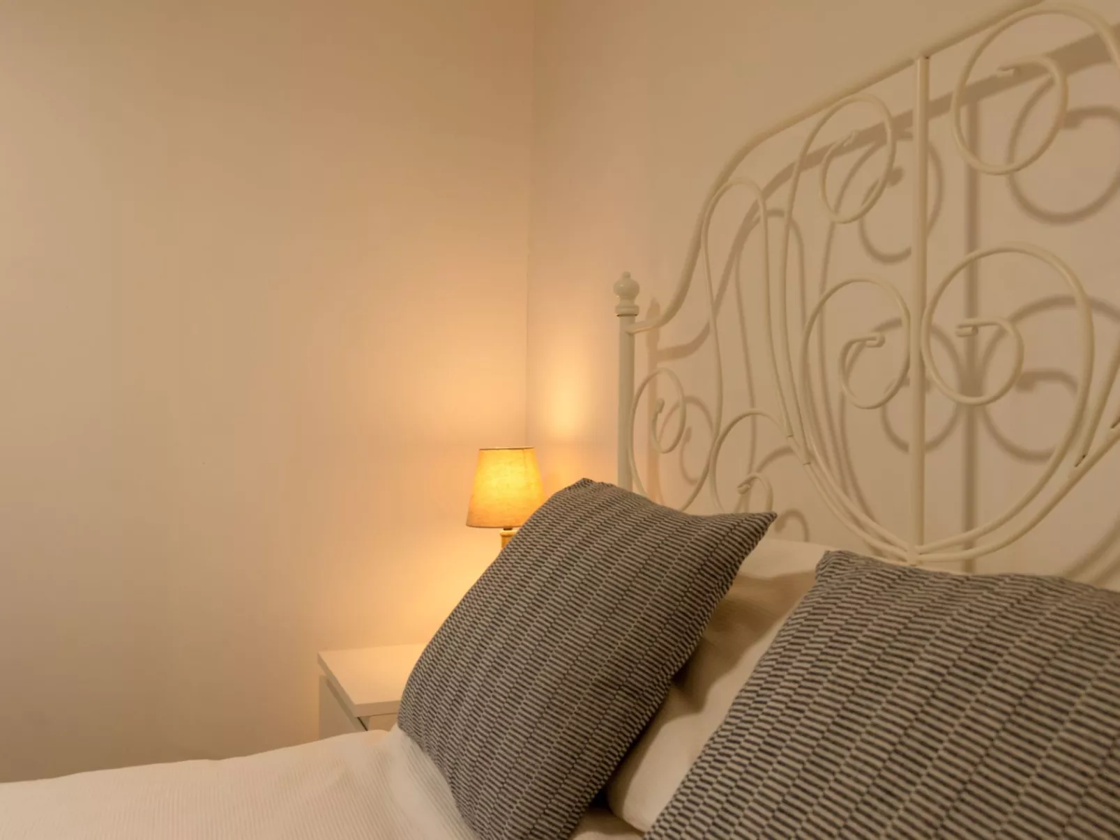 Wheal Rose Hot Tub Lodge-Inside