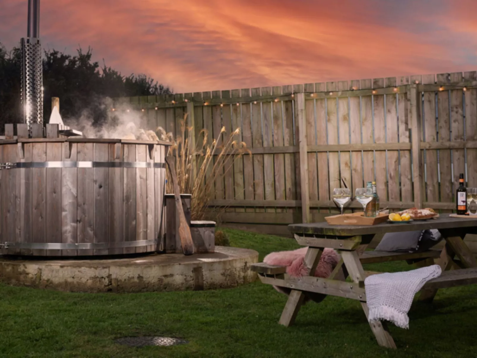 Wheal Prosper Hot Tub Lodge-Outside