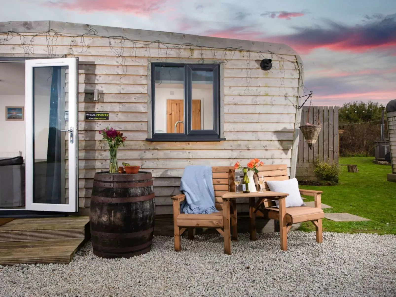 Wheal Prosper Hot Tub Lodge-Outside