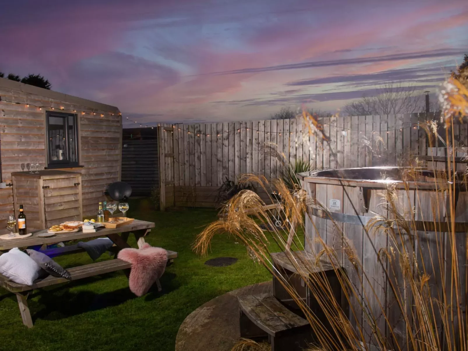 Wheal Jewel Hot Tub Lodge-Dehors