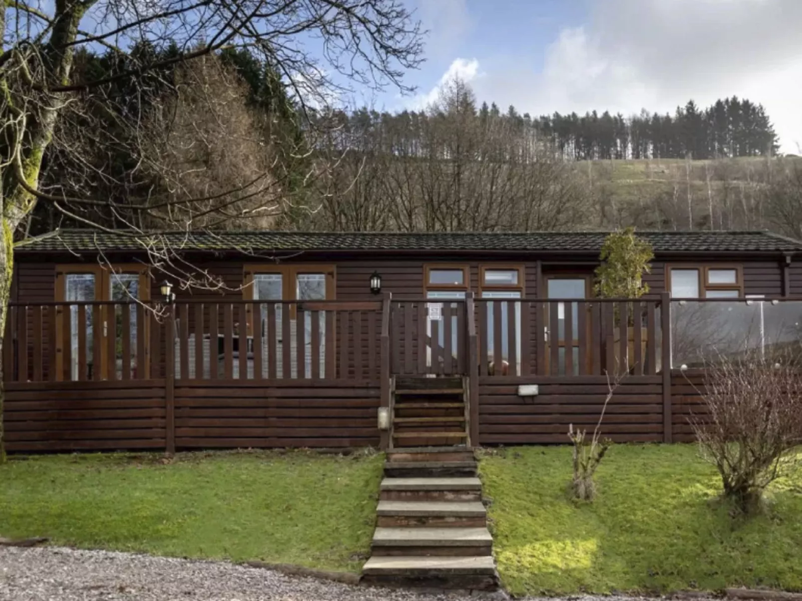 Windermere Lodge-Outside
