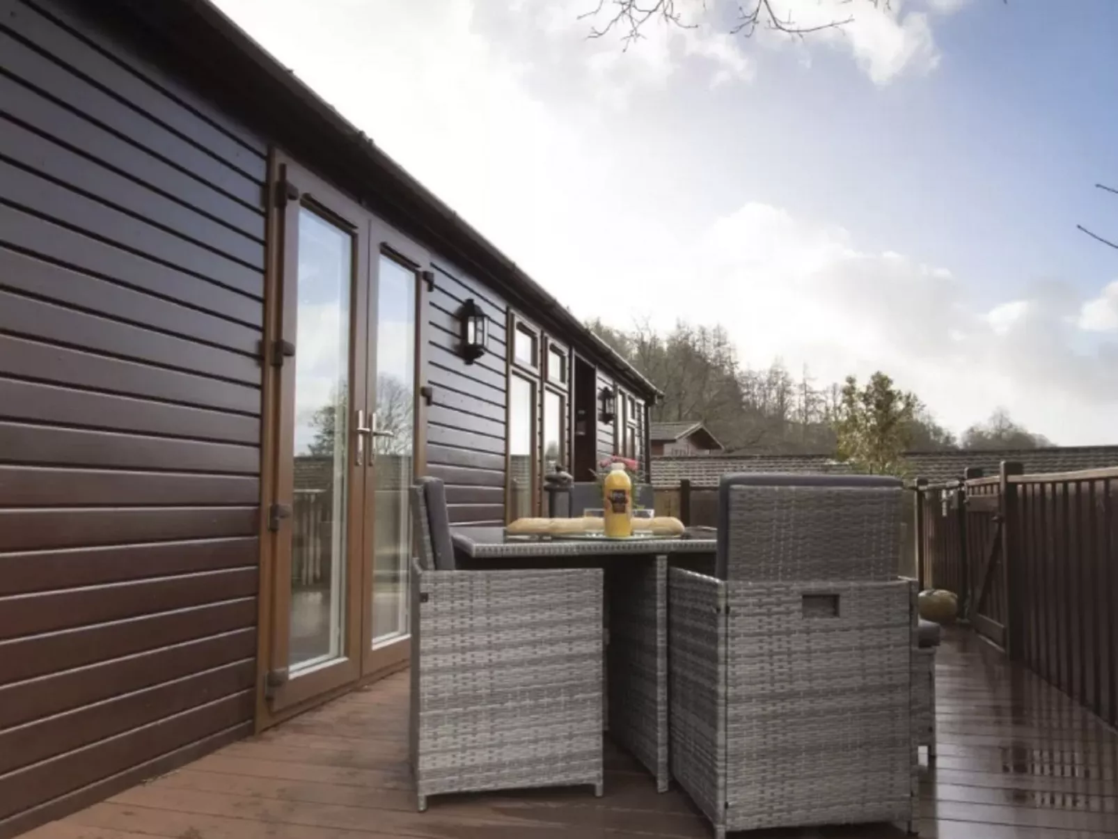 Windermere Lodge-Outside
