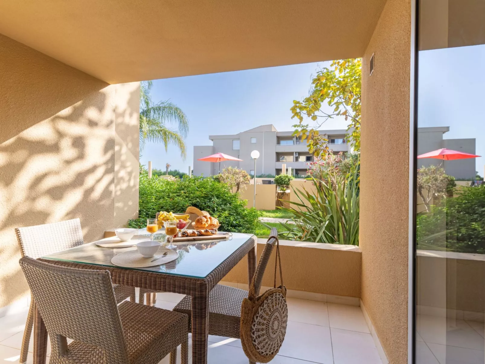 MB4 Loggia-Outside