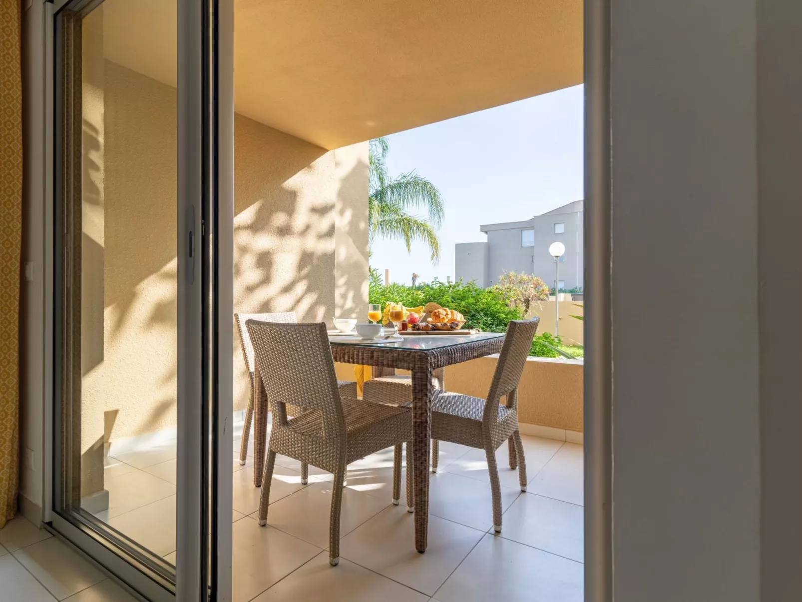 MB4 Loggia-Outside