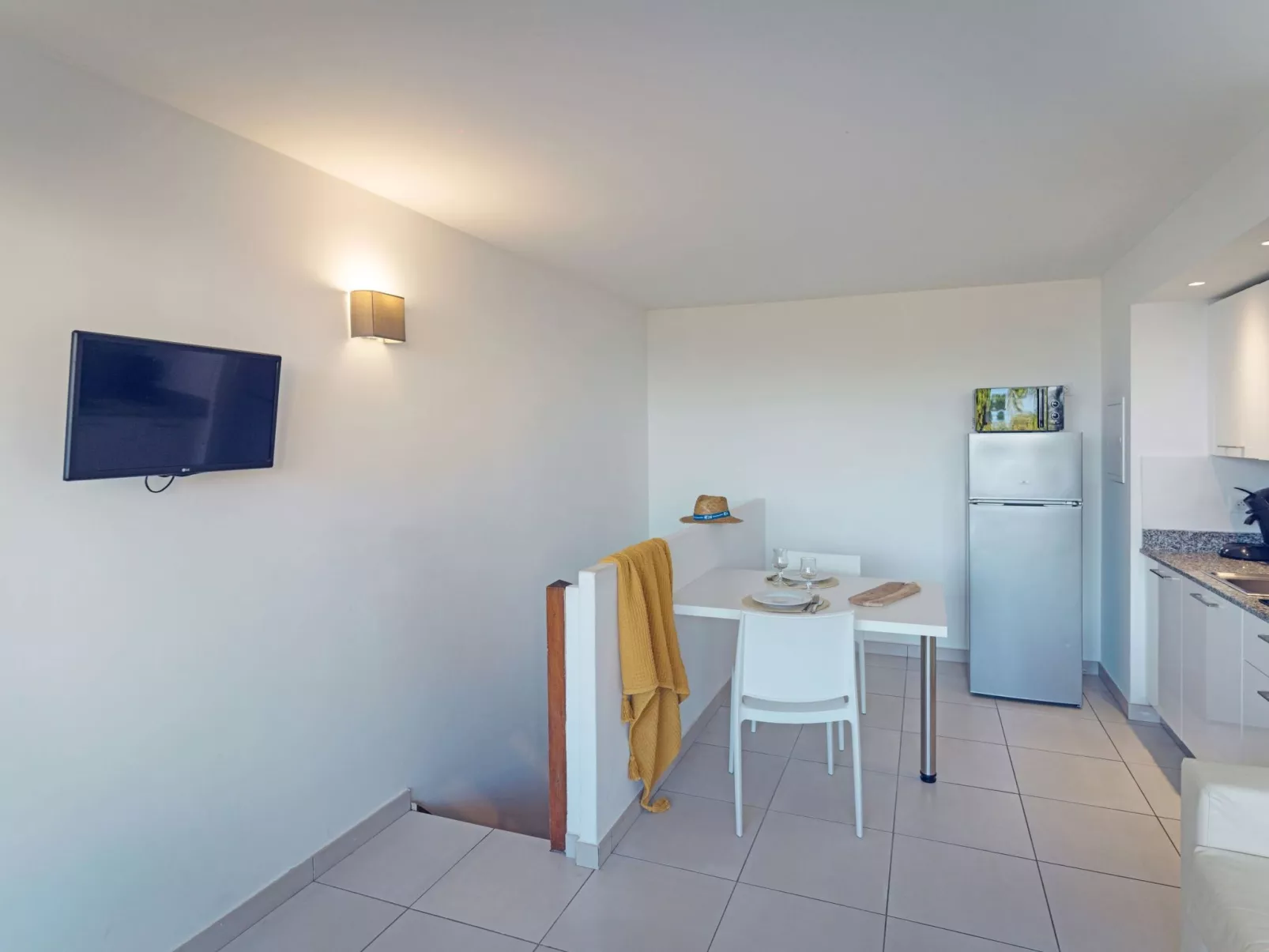 MB4 Loggia-Inside