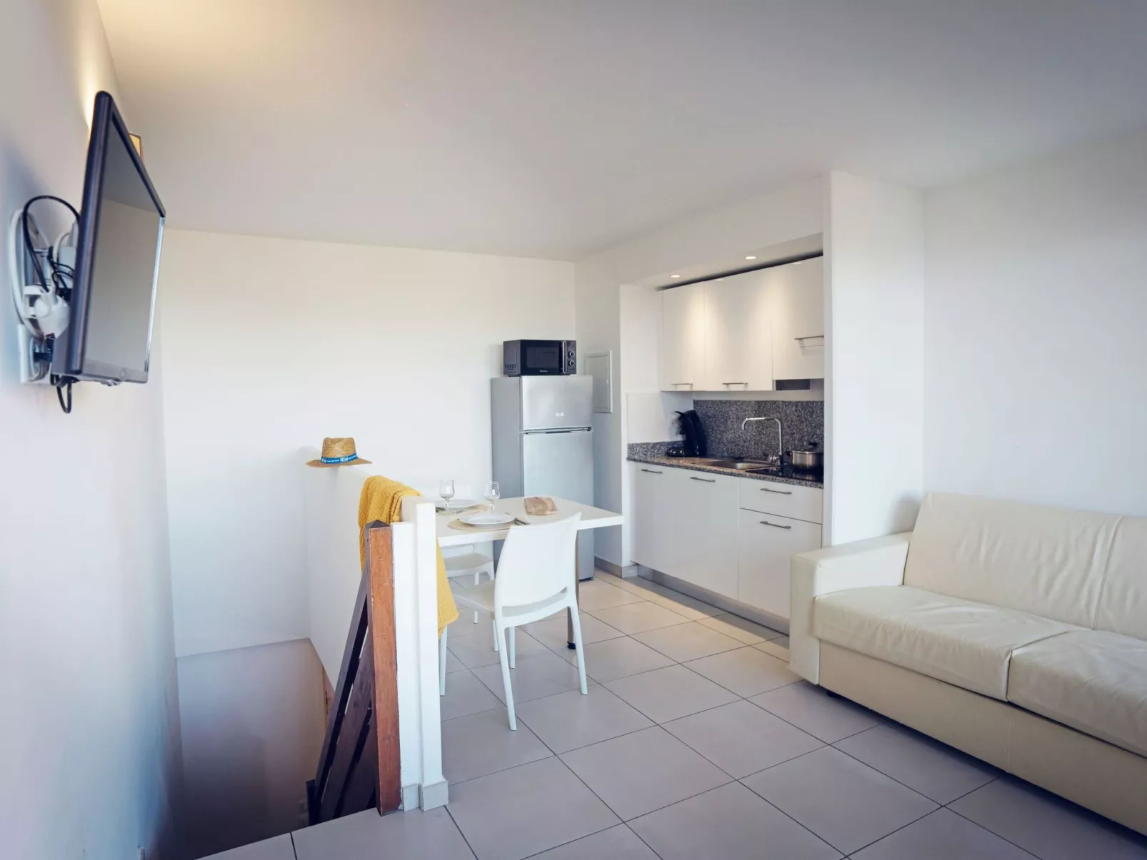 MB4 Loggia-Inside