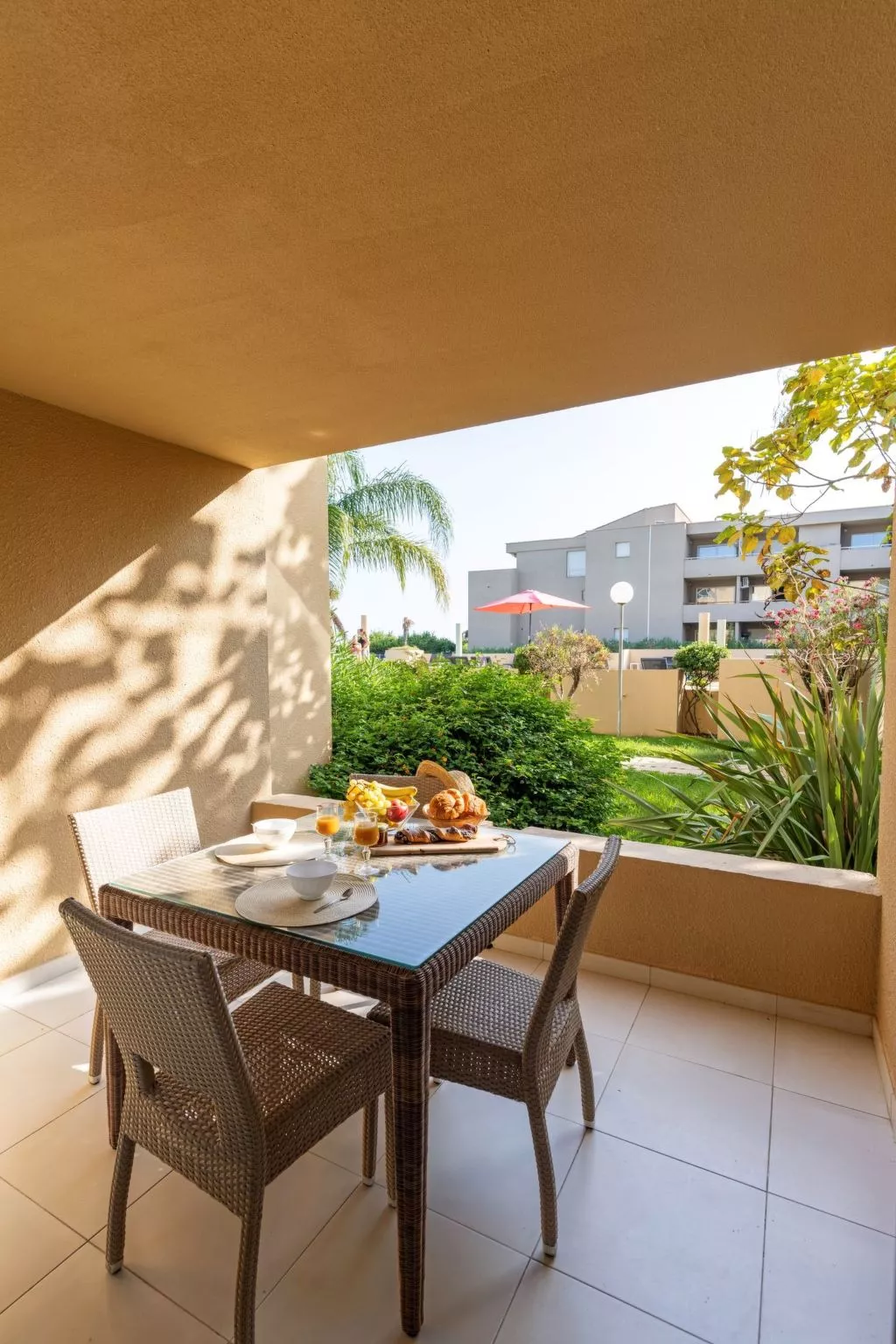 MB4 Loggia-Outside