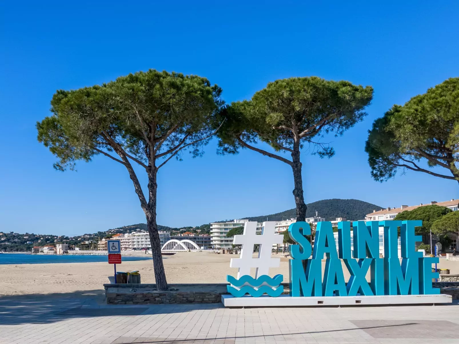 Le Riviera-Area