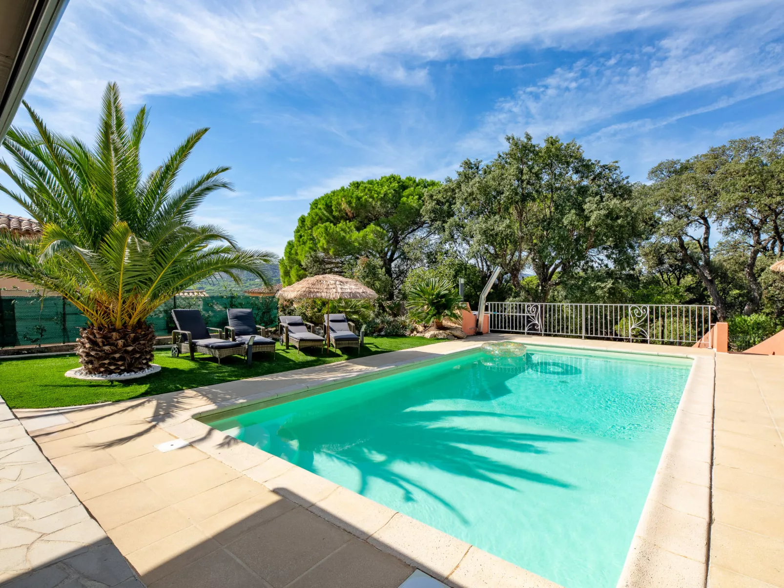 Villa Adie-Outside