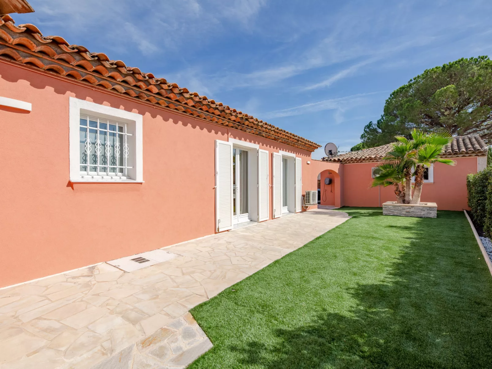 Villa Adie-Outside