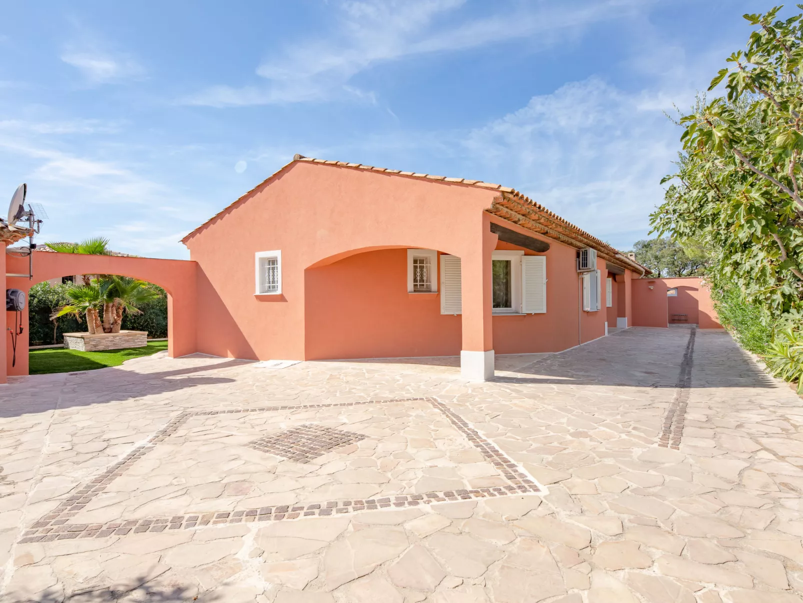 Villa Adie-Outside