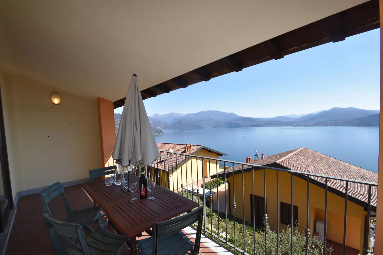 Vigneto D18-Terrace balcony