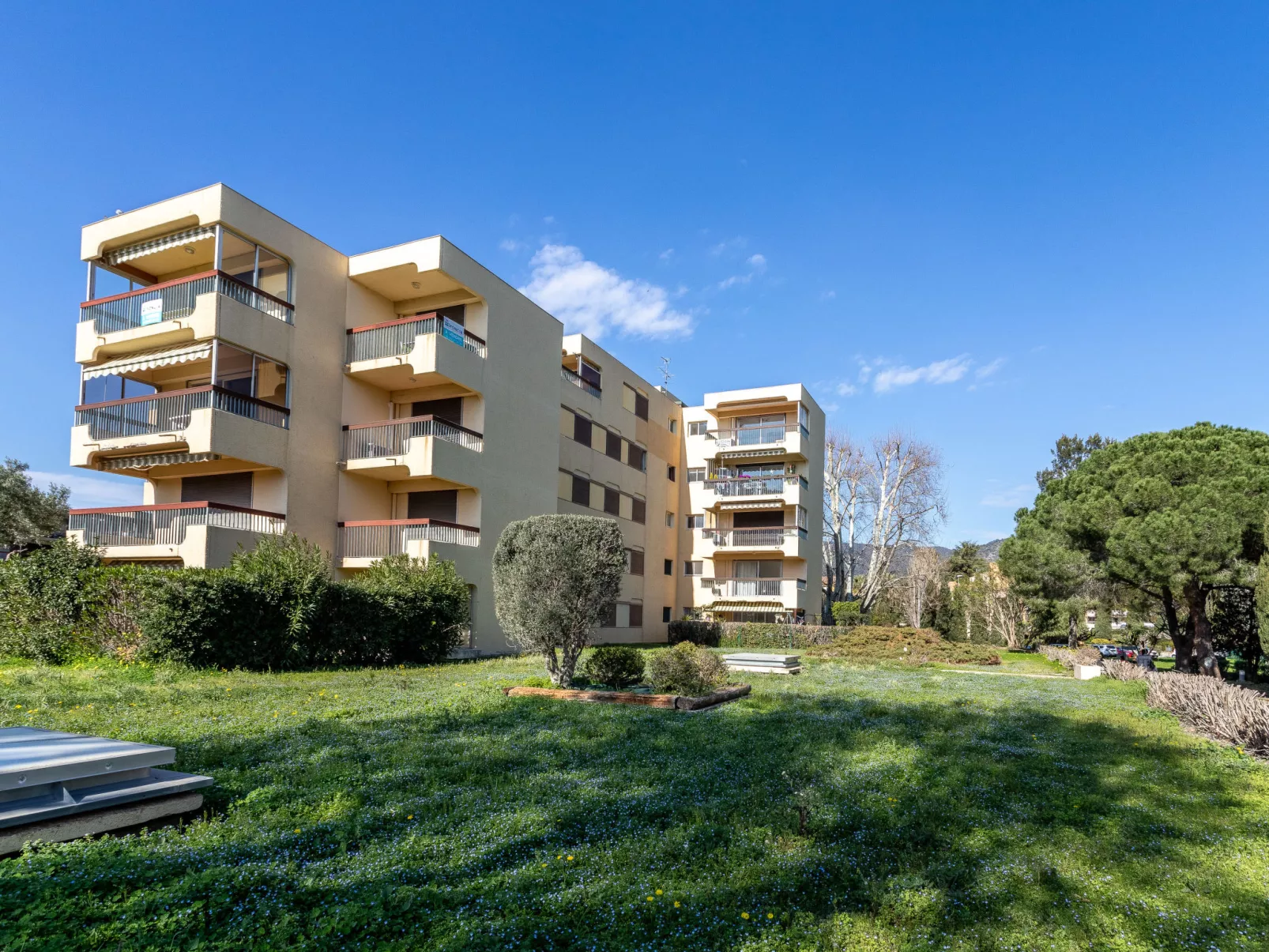 Parcs du Lavandou-Outside