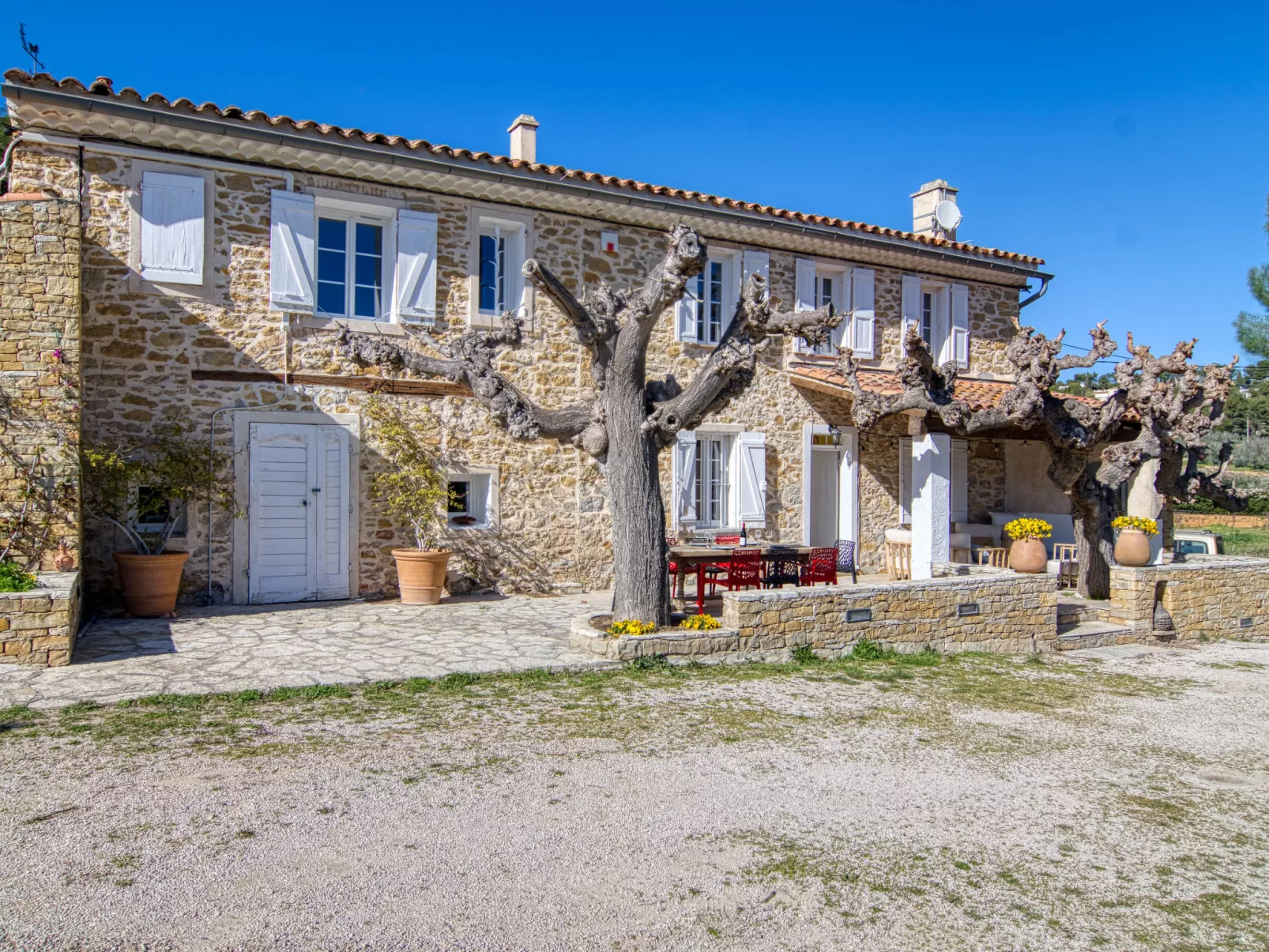 La Bastide de Magdeleine-Outside