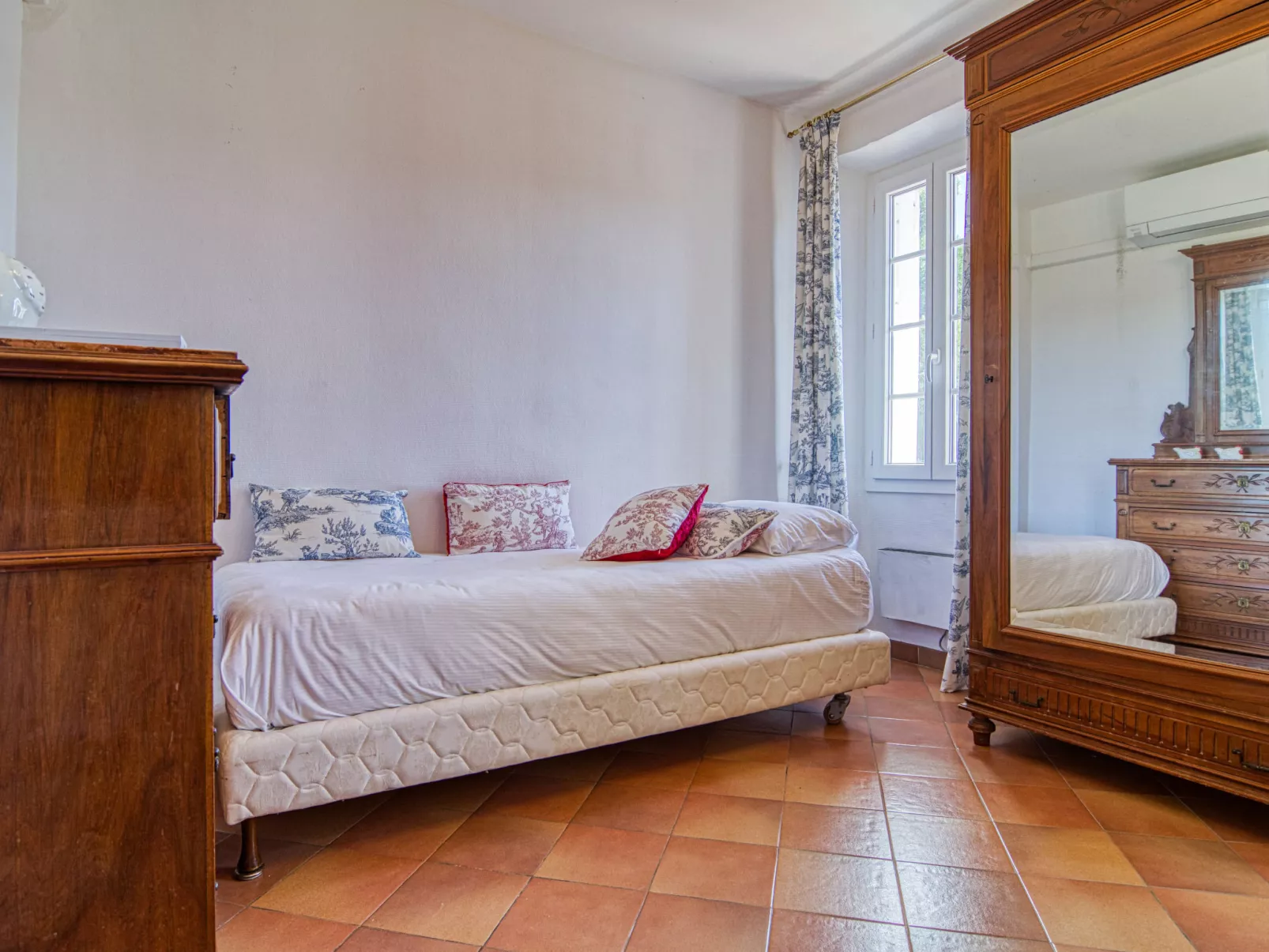 La Bastide de Magdeleine-Inside