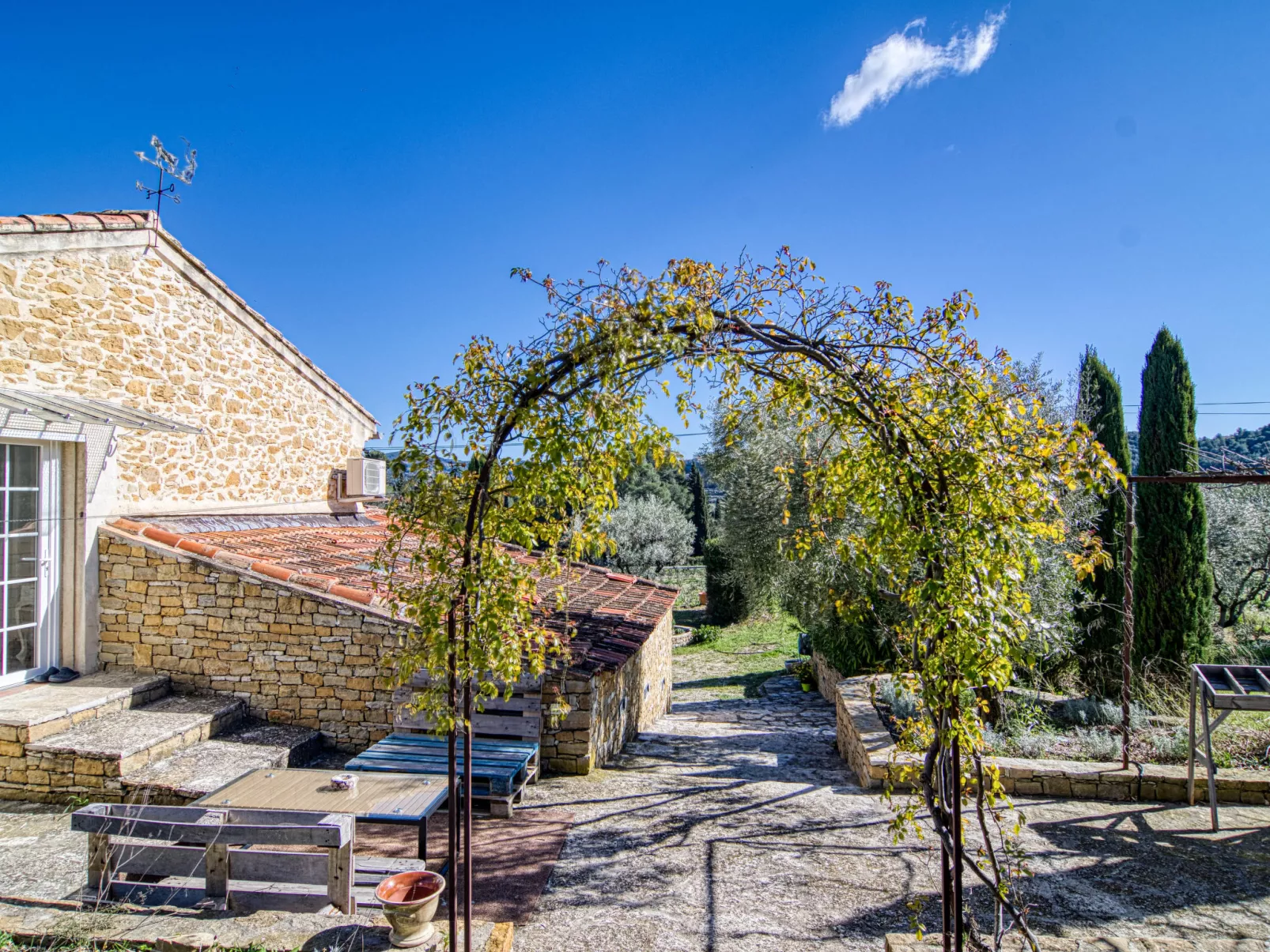 La Bastide de Magdeleine-Outside