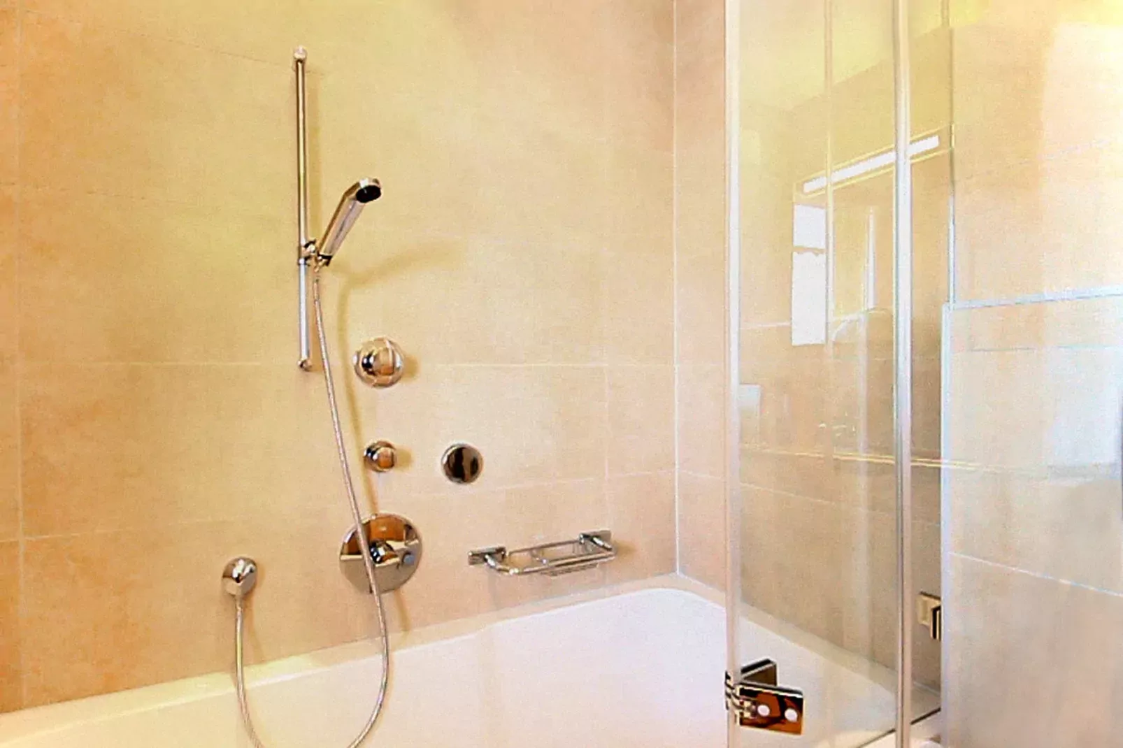 Marguerite-Bathroom