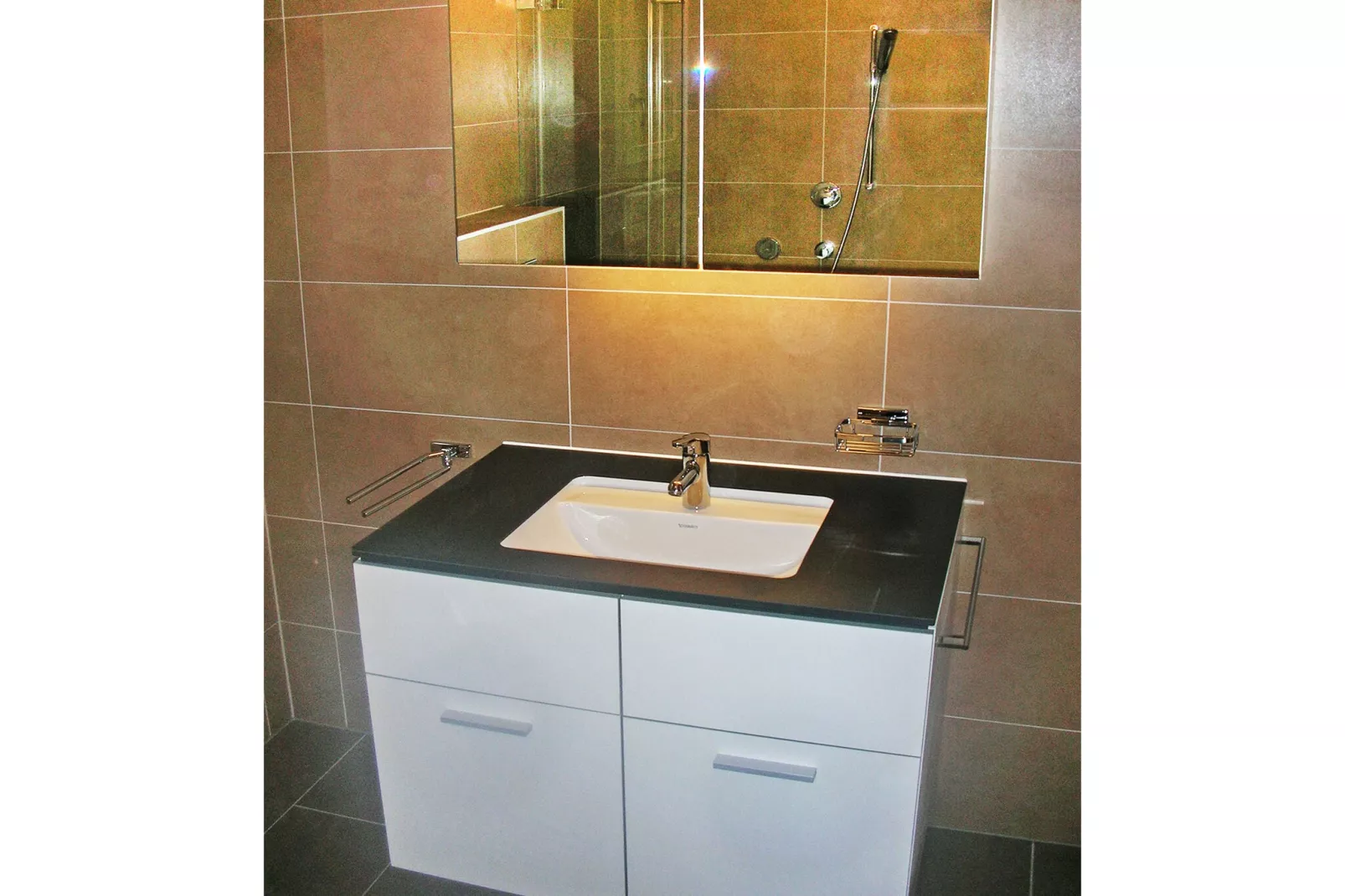 Marguerite-Bathroom
