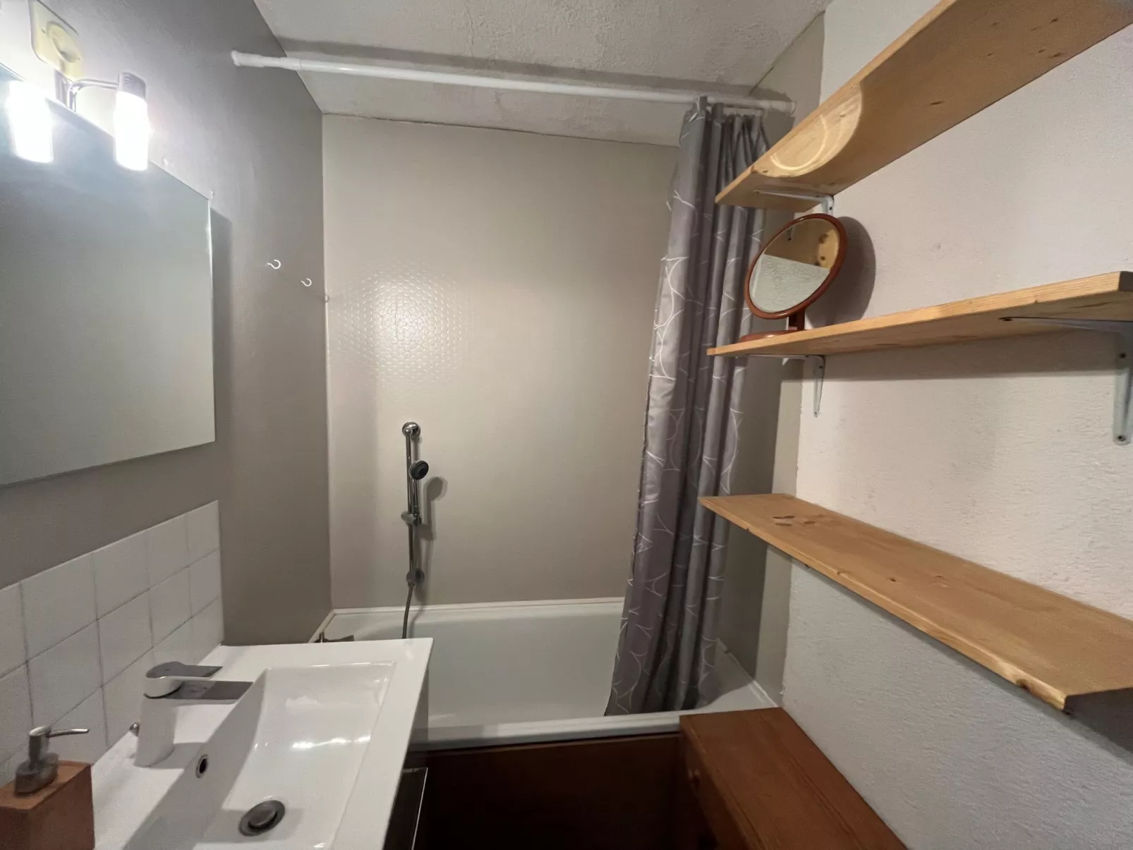 Asters 323 Bâtiment A1-Inside