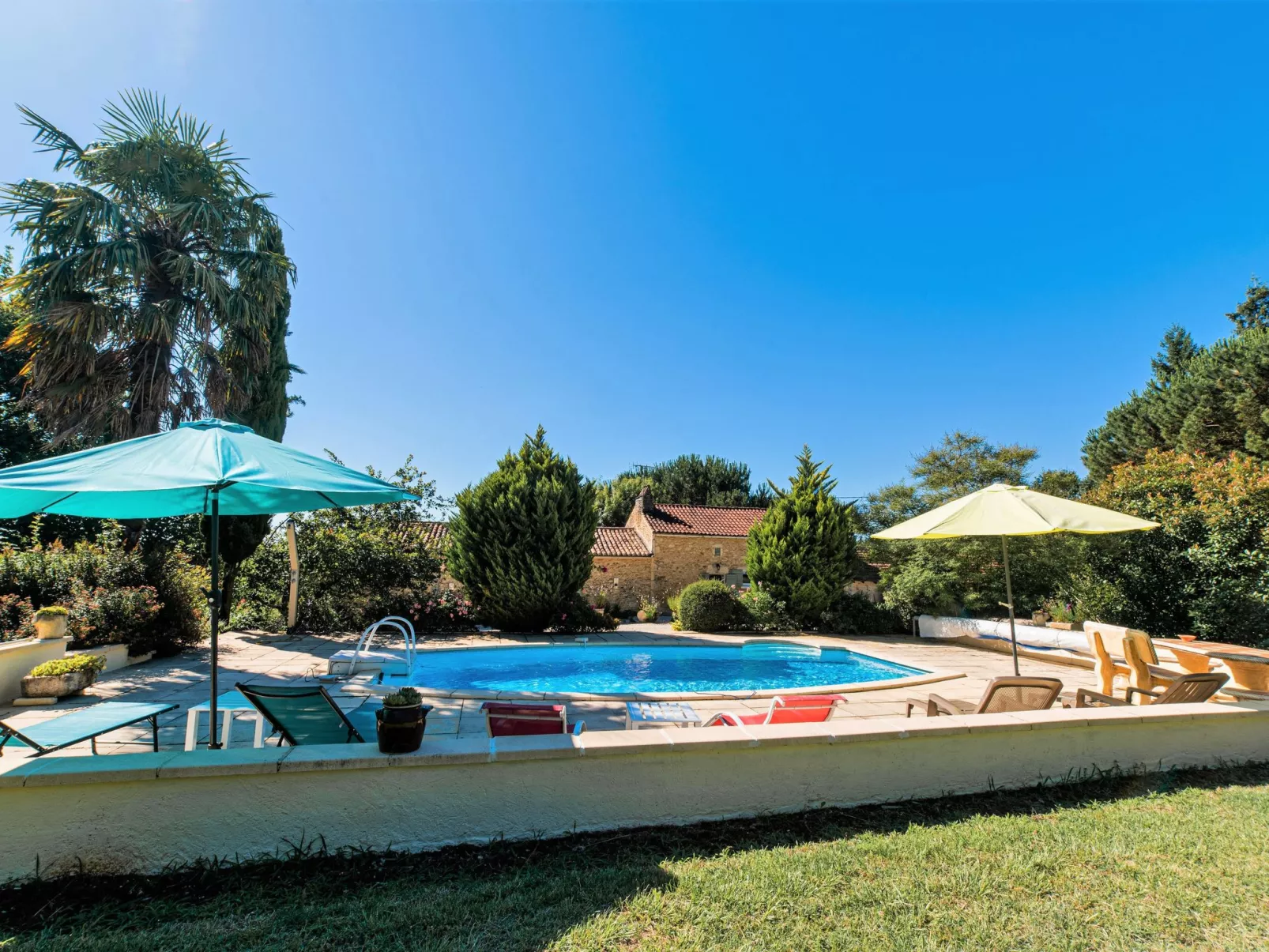 Le Coustal-Outside