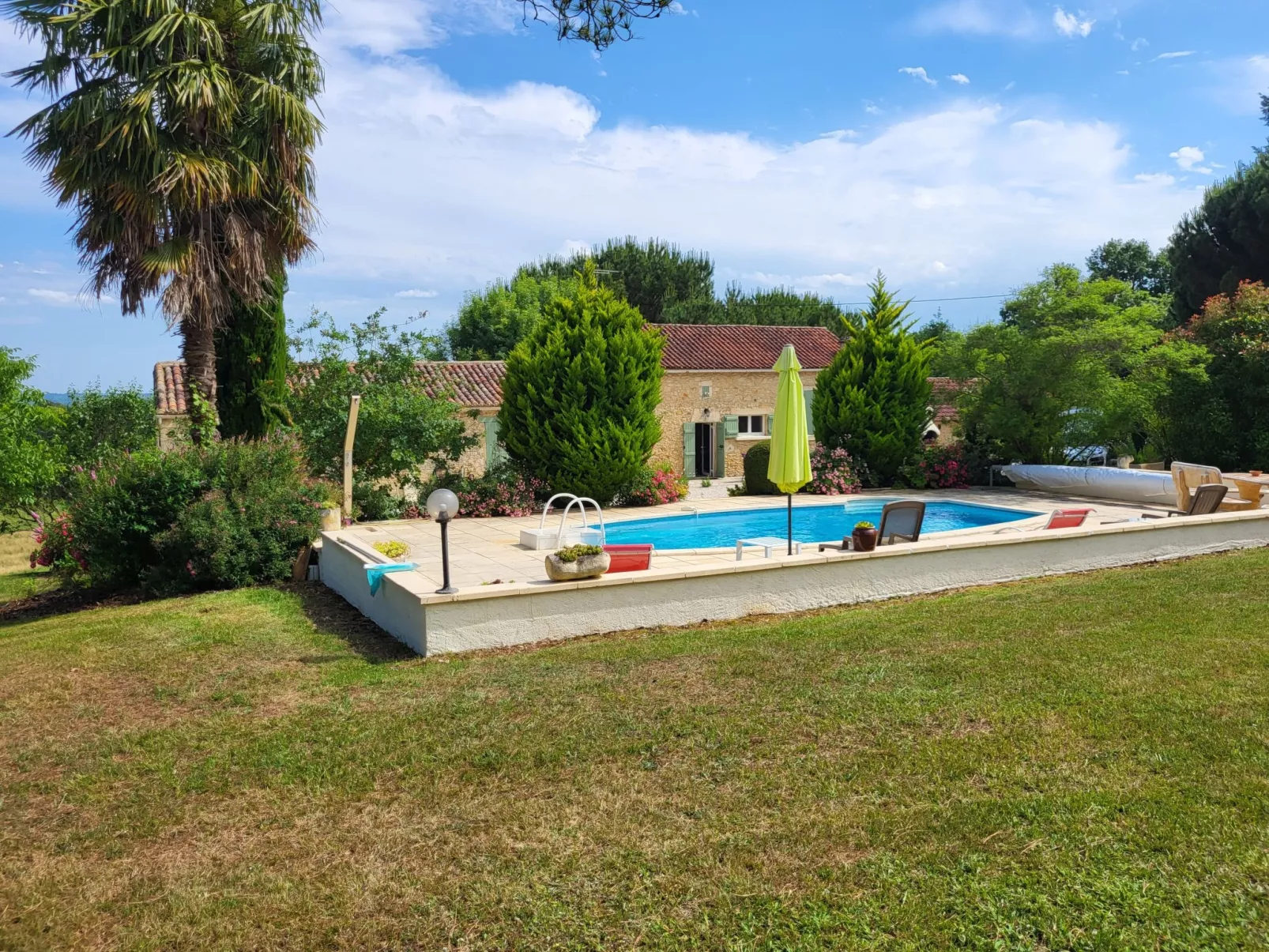 Le Coustal-Outside