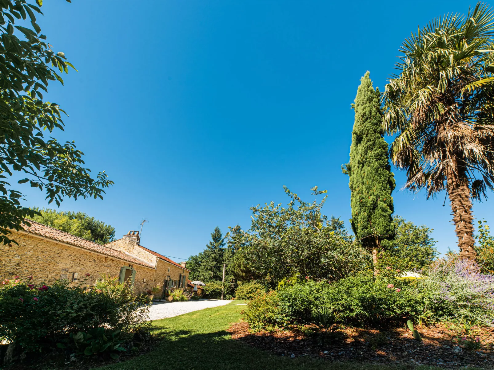 Le Coustal-Outside