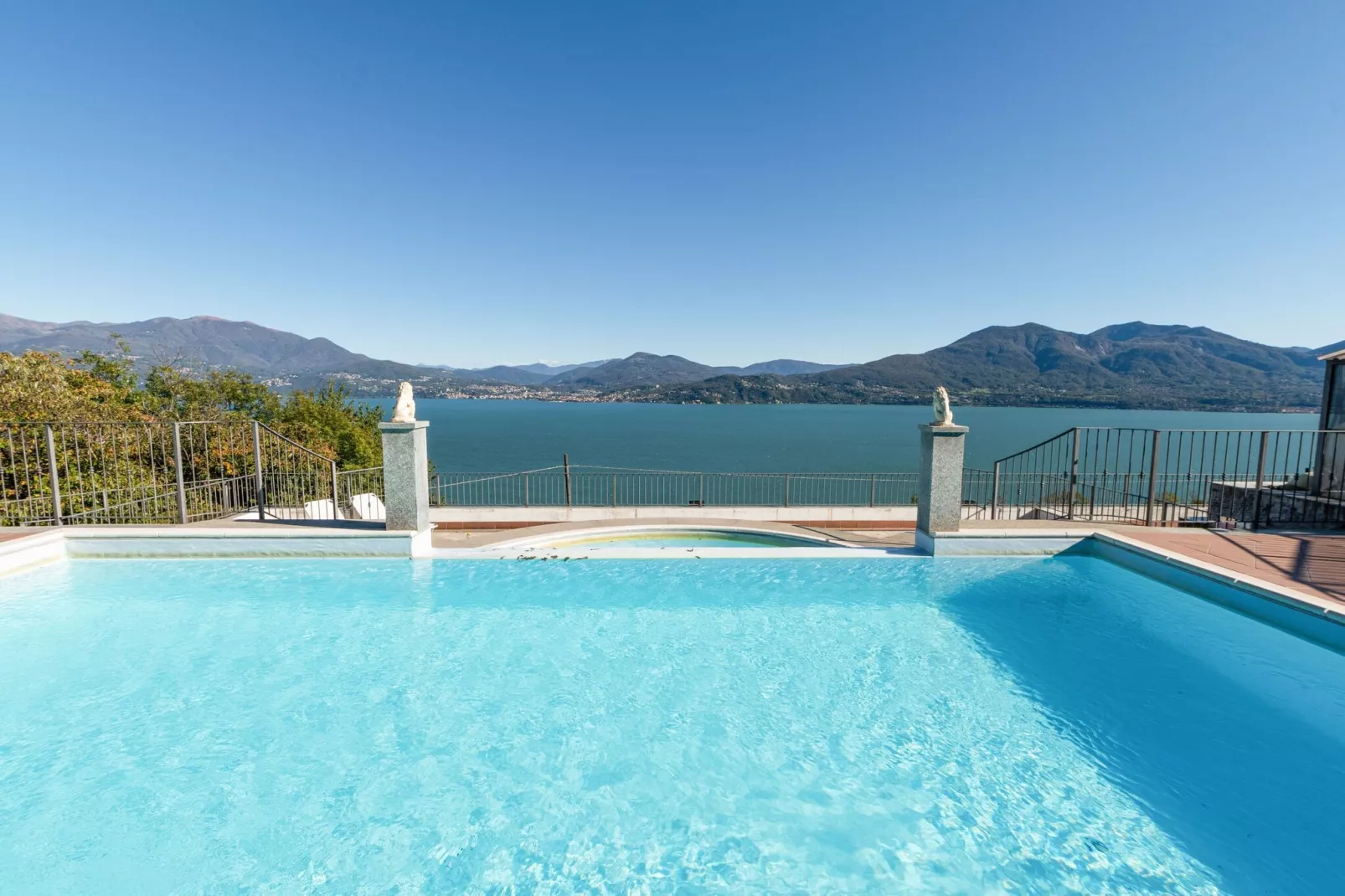 Vigna Trilo Quattro piu Due-Pool