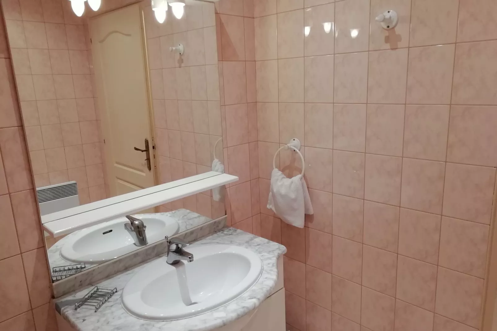 Gîte 9-Bathroom