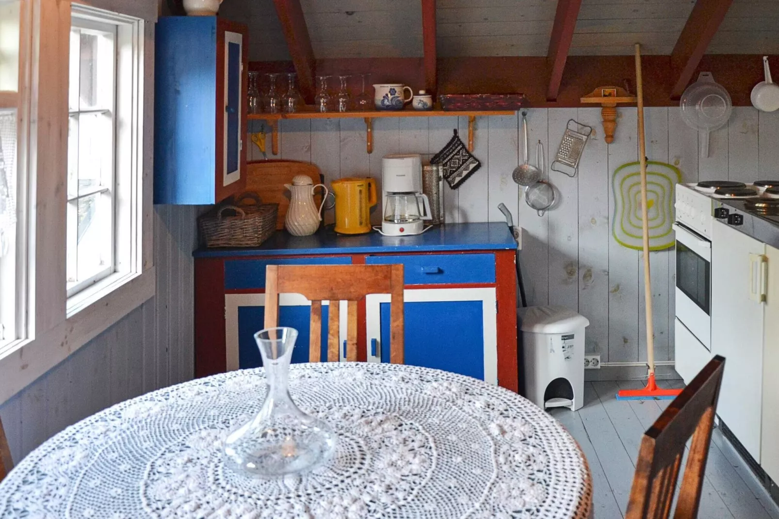 Vintage Charm by the Sea-By Traum-Indoor