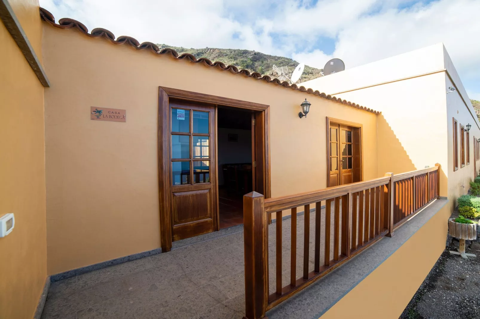 La Bodega-Exterior summer