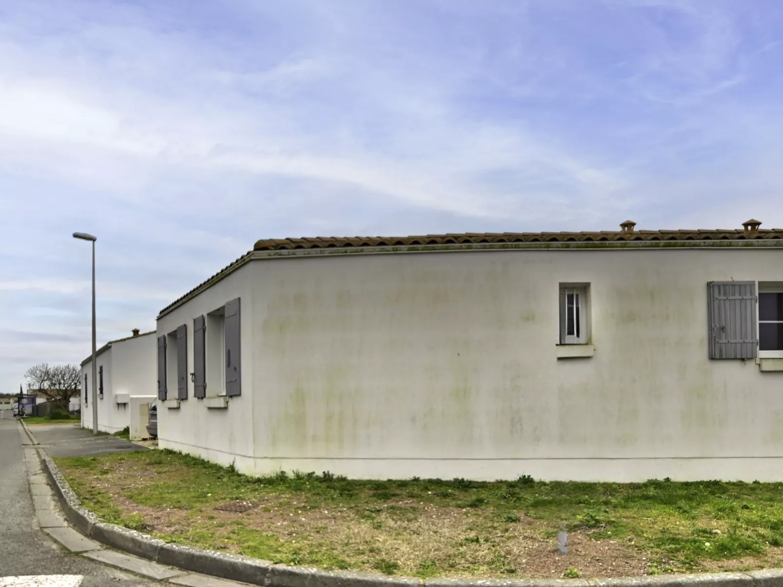 La Parie 1-Outside