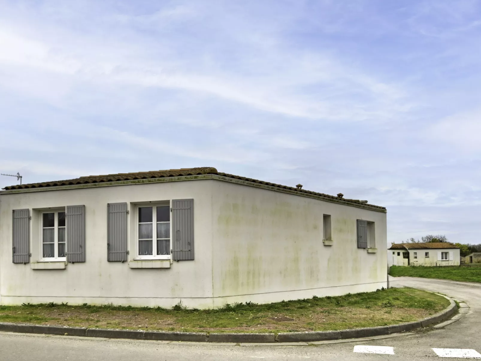 La Parie 1-Outside