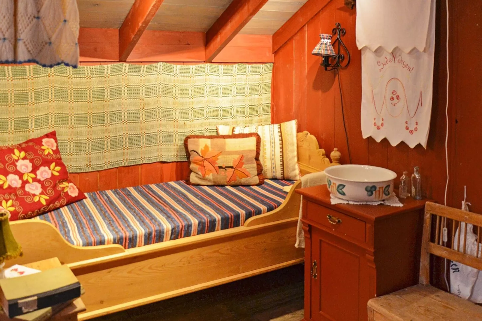 Vintage Charm by the Sea-By Traum-Indoor
