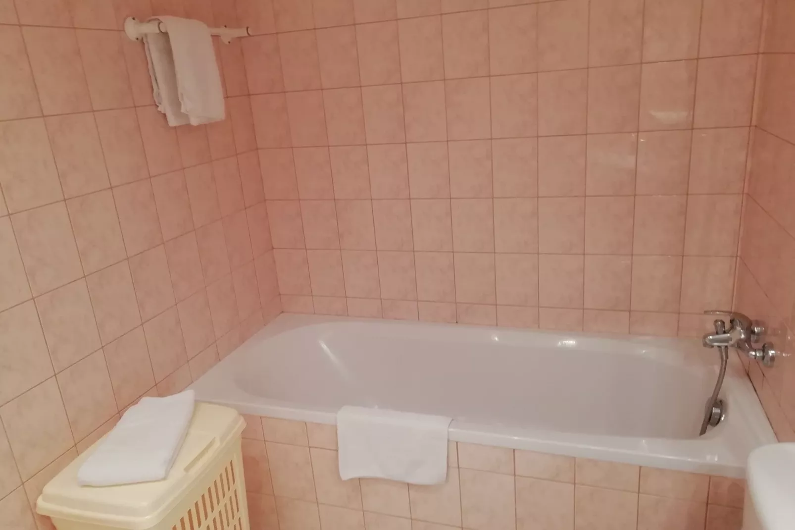 Gîte 10-Bathroom