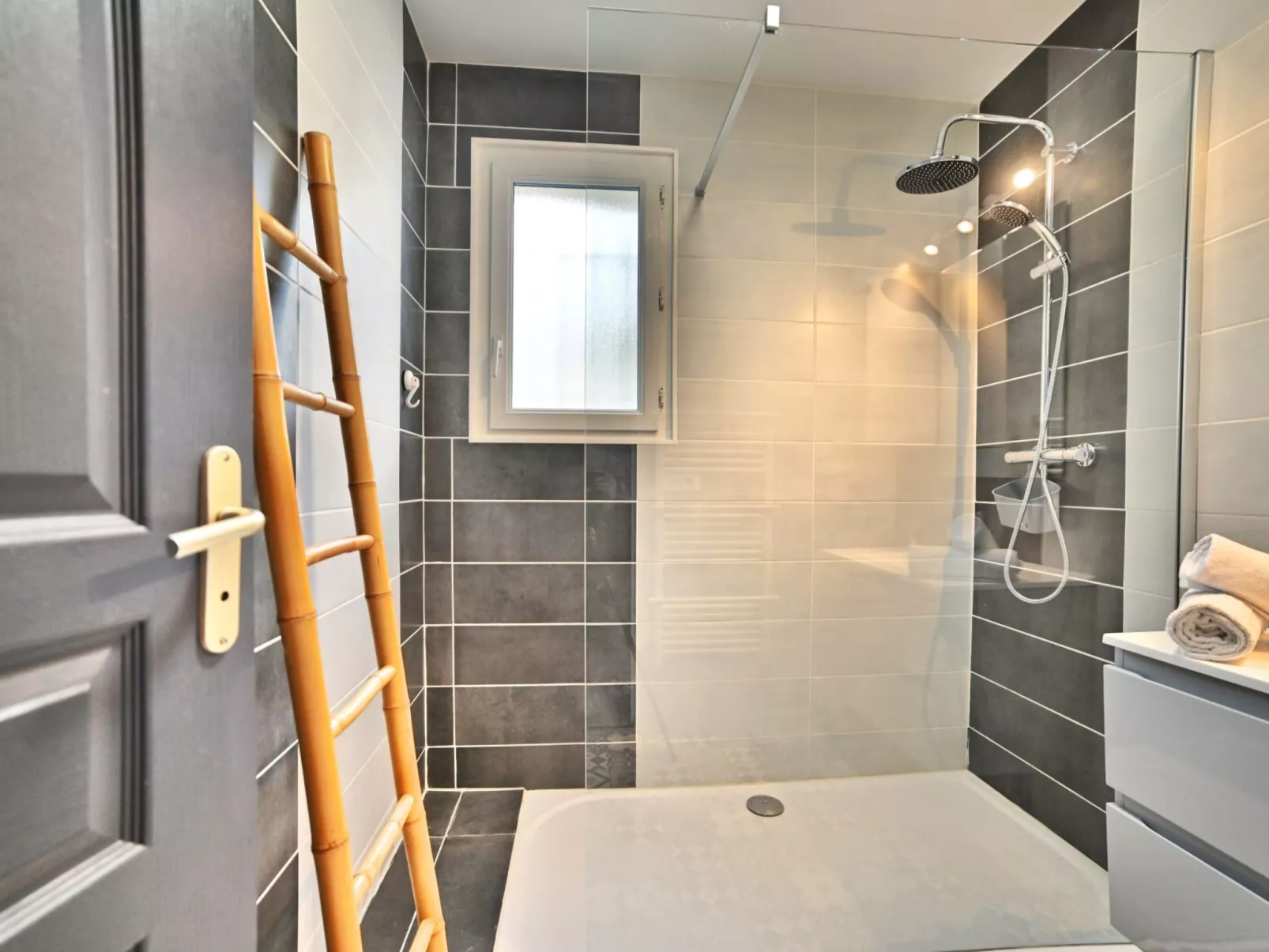 Montcalm-Inside