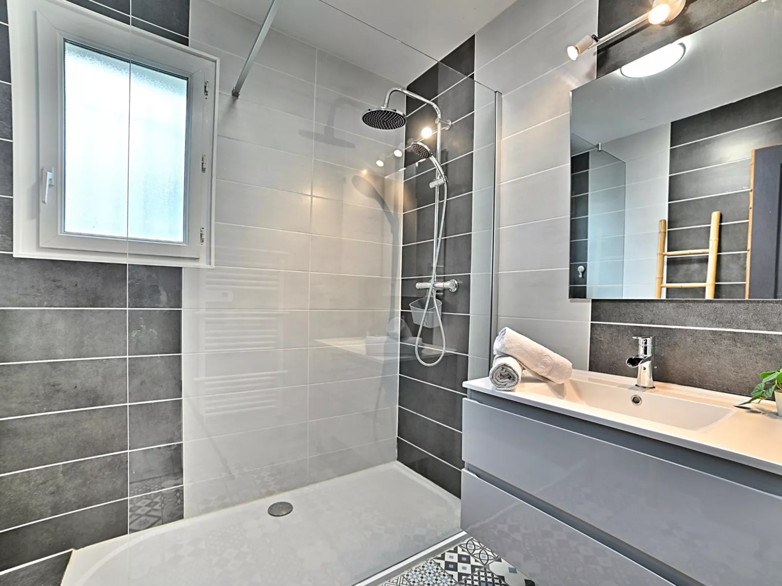 Montcalm-Inside