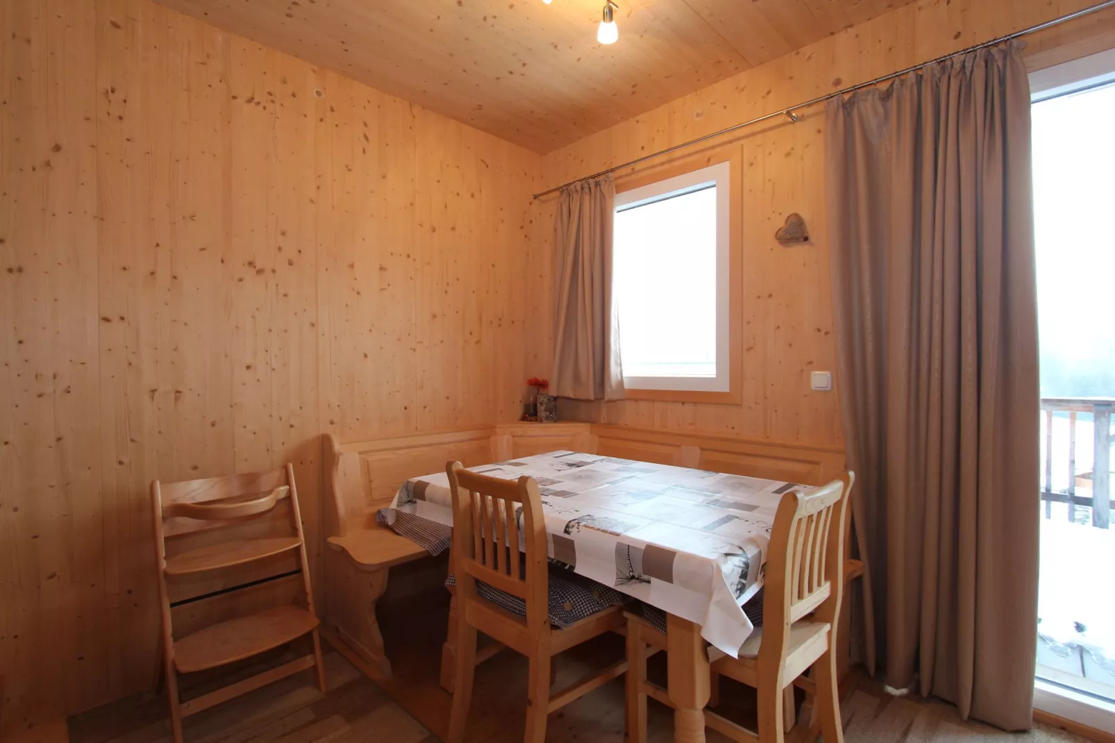 Almdorf Hohentauern 61-Salle à manger