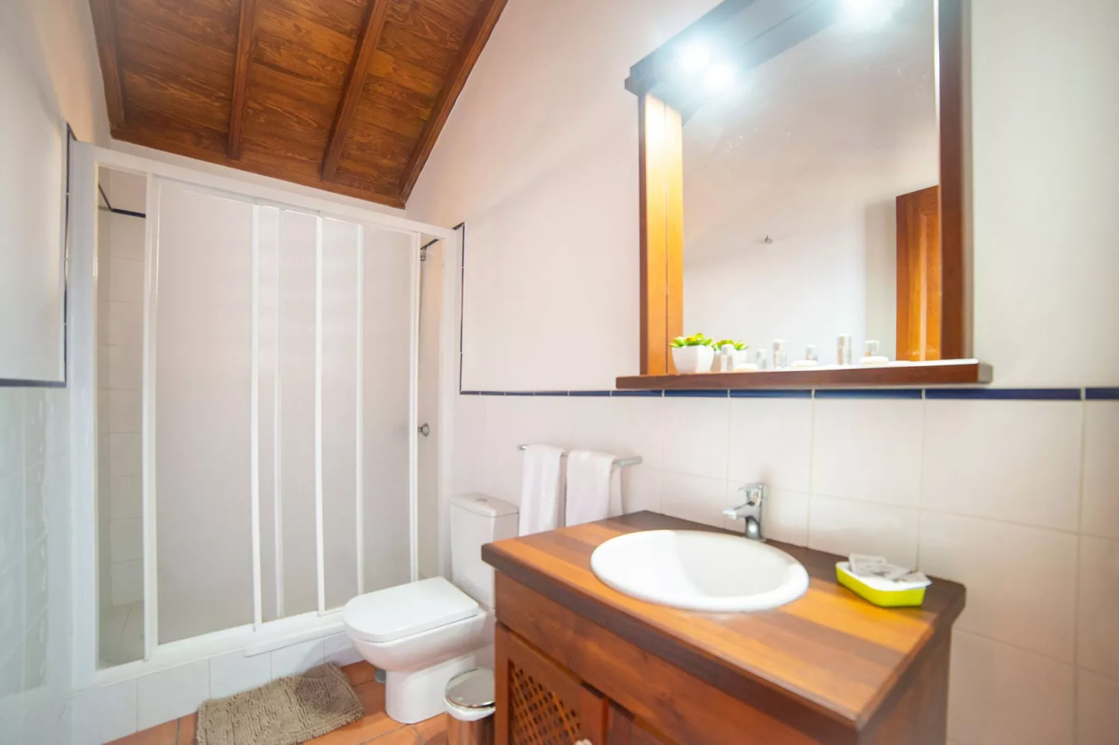 La Bodega-Bathroom