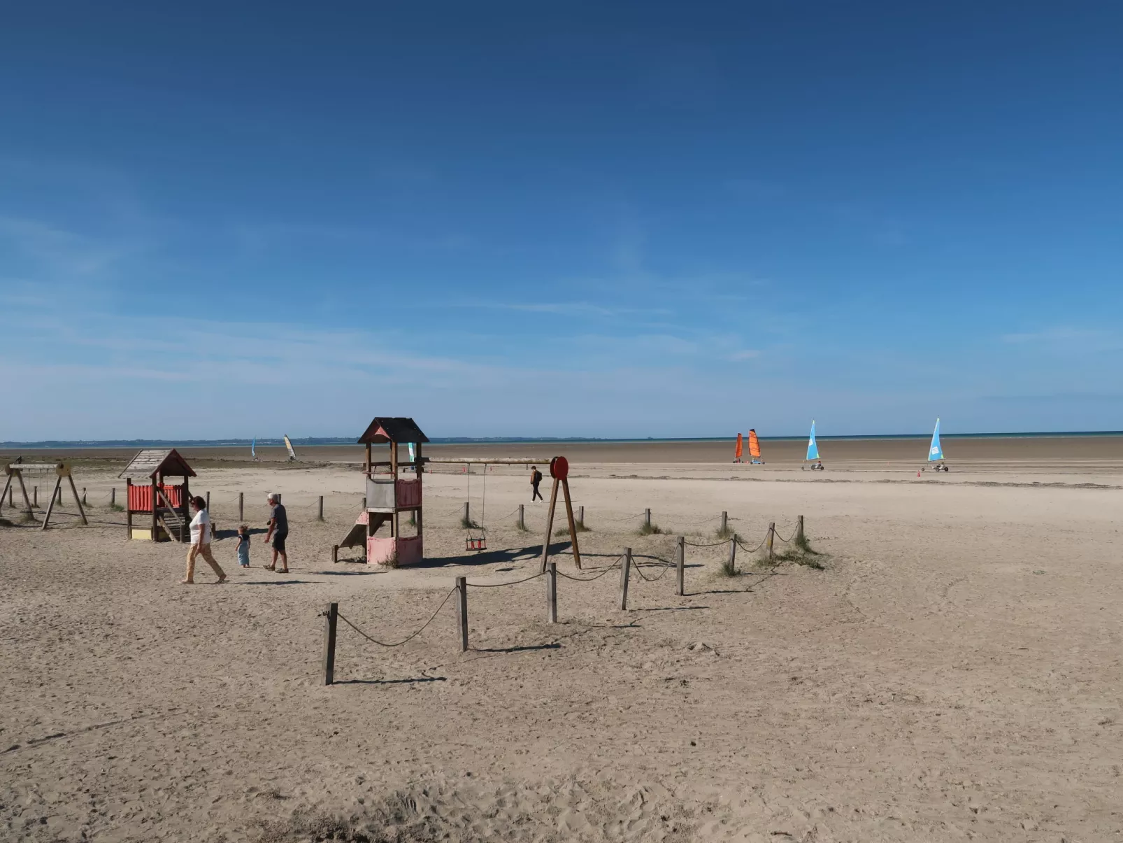 Les yeux dans la baie-Area