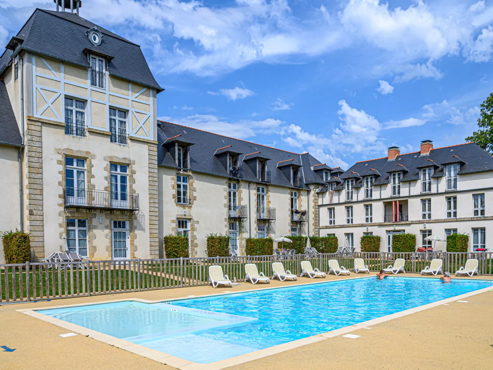 Château De Kergonano,-Outside