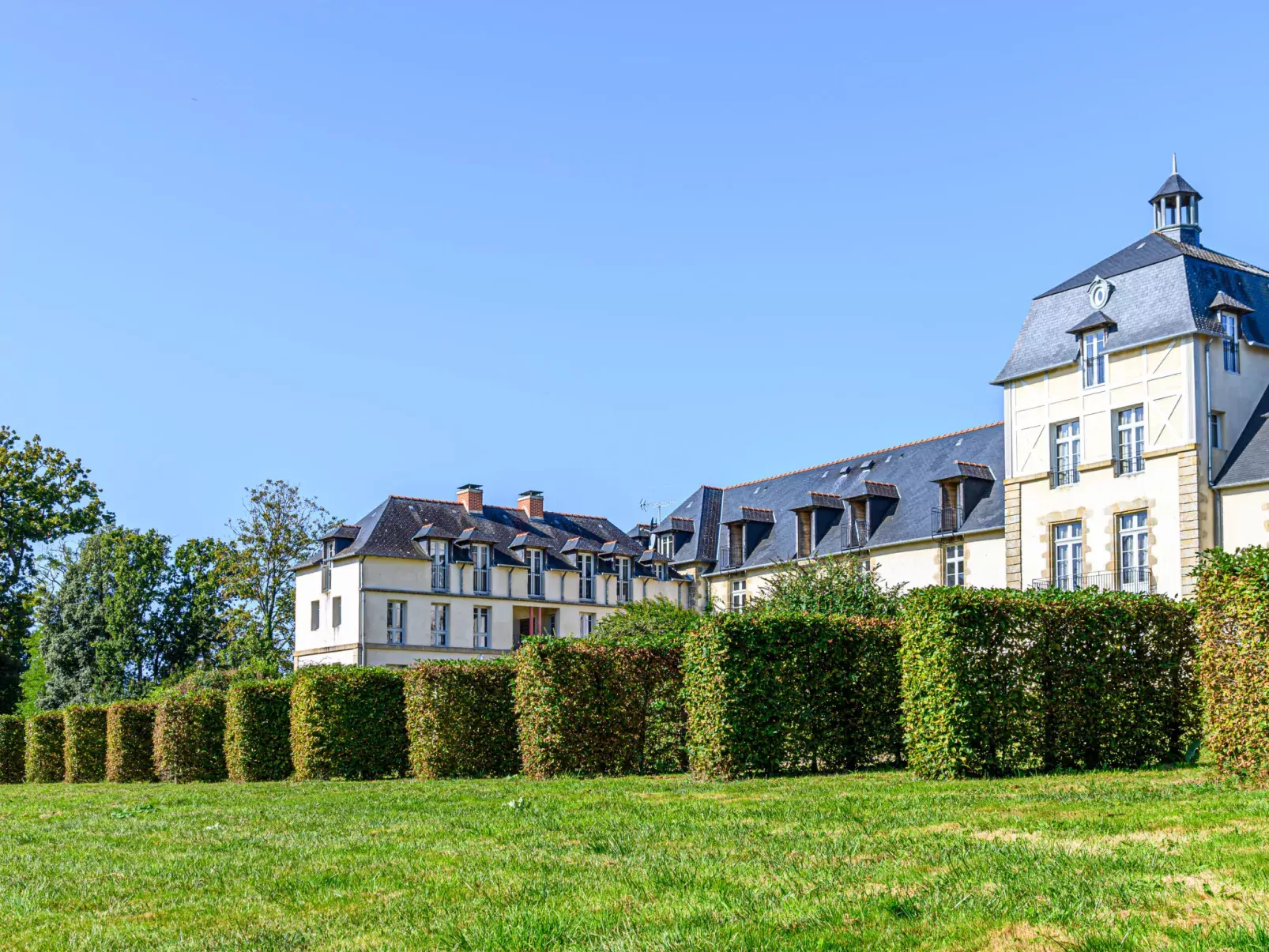 Château De Kergonano,-Outside