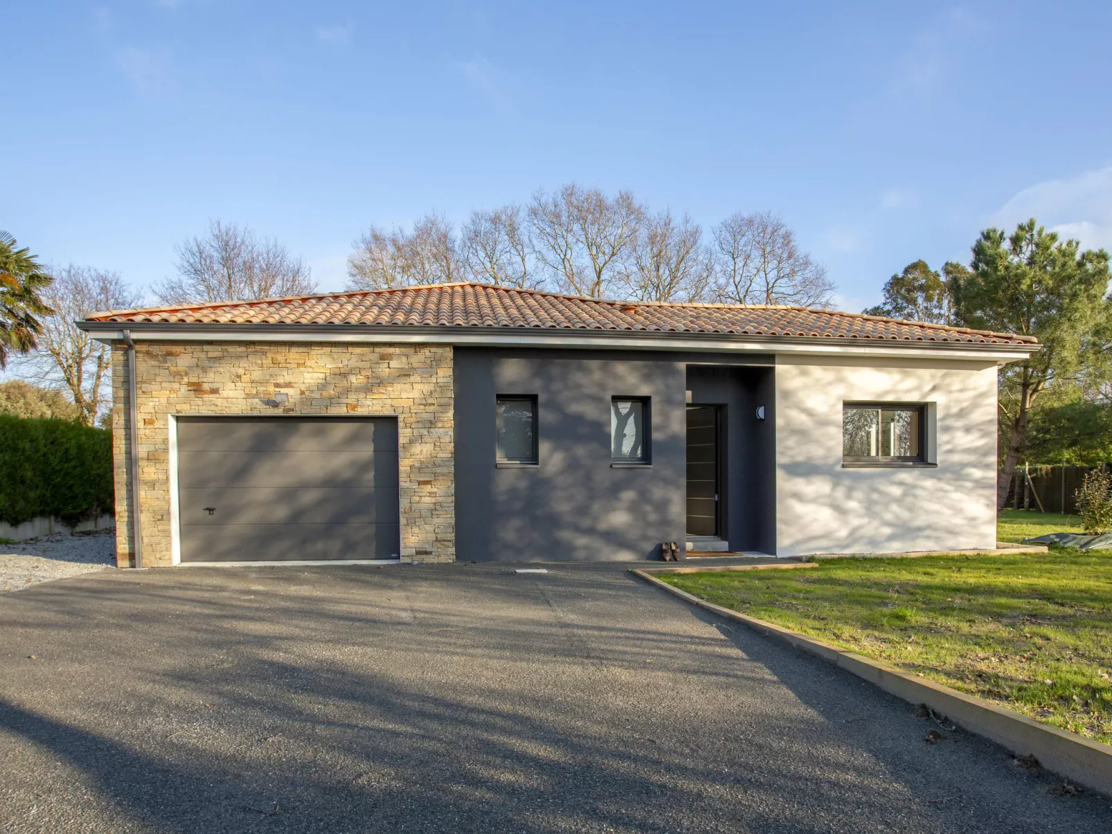 La Tingère-Outside