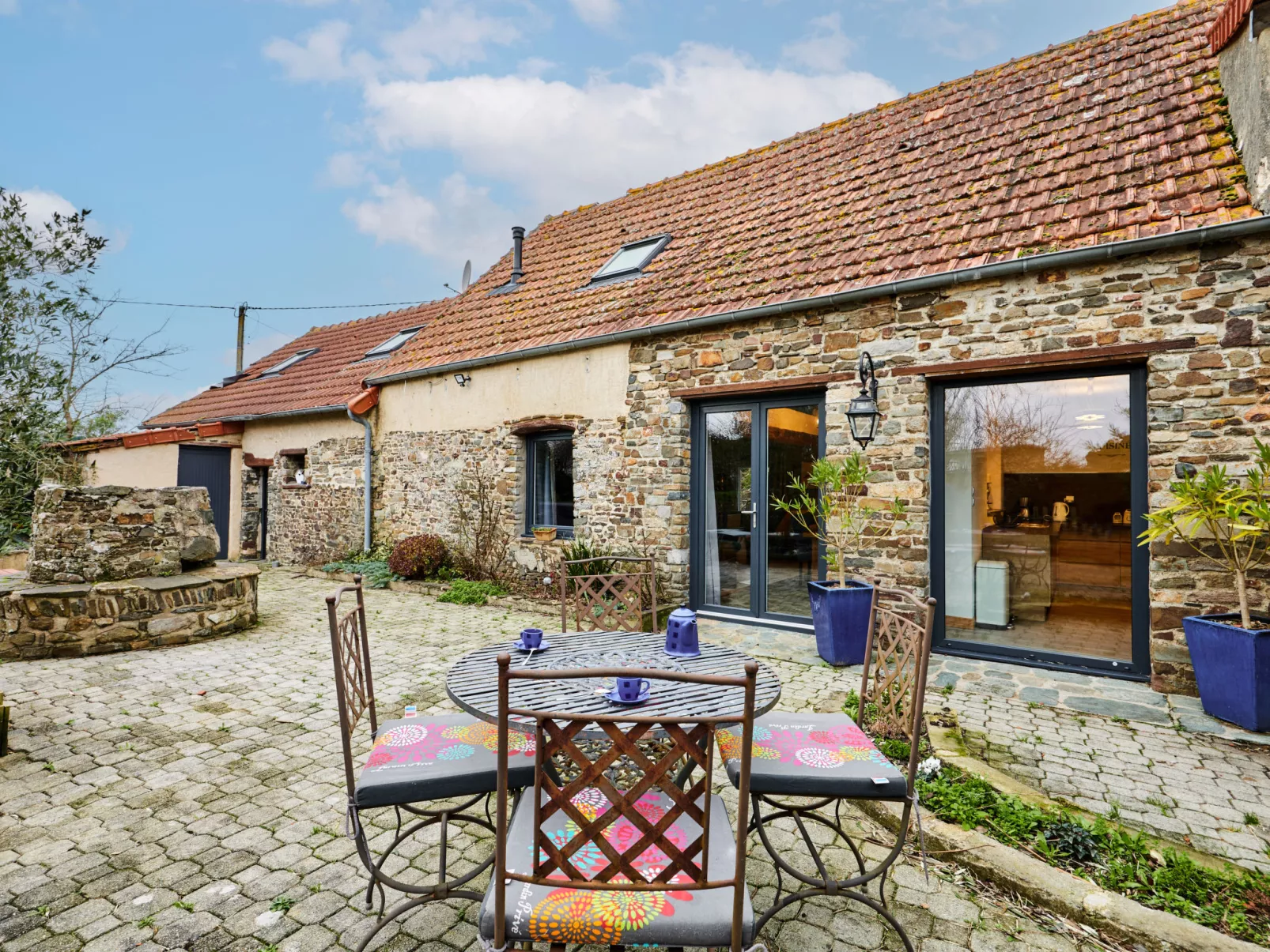 Le Hamelinet-Outside