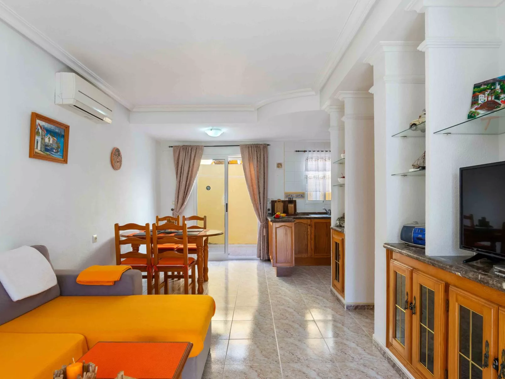 Lomas de Cabo Roig-Inside
