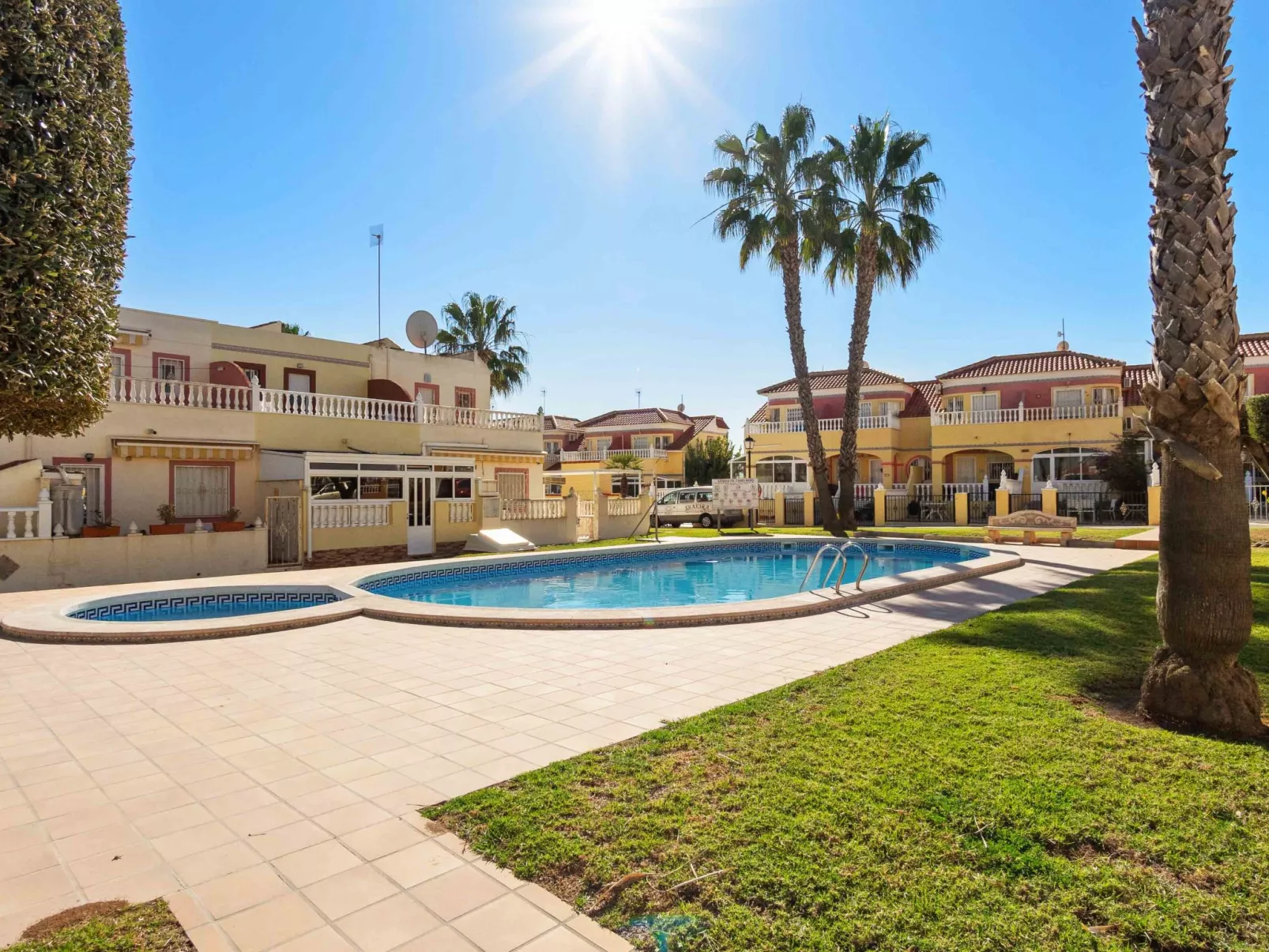 Lomas de Cabo Roig-Outside